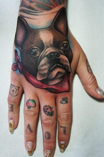 Experimenta el Amor Canino con Tatuajes de Perros en la Mano